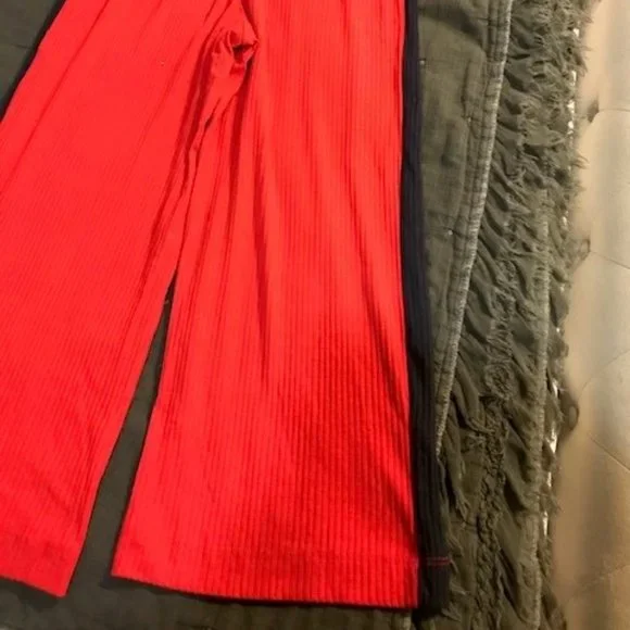 Cropped Ribbed Culottes in Red - Picture 5 of 8